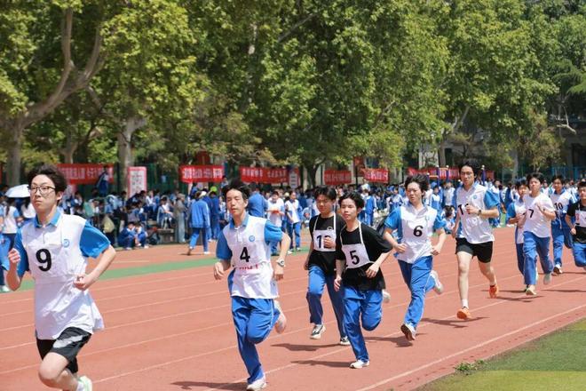 西安太白学校第八届体育节暨第28届田径运动会圆满谈球吧落幕！(图3)